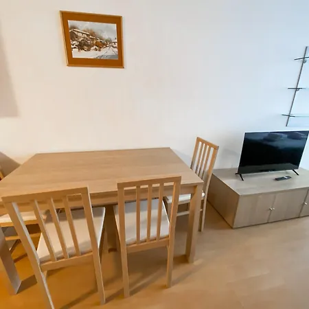 Private 500m From Gondola Apartament